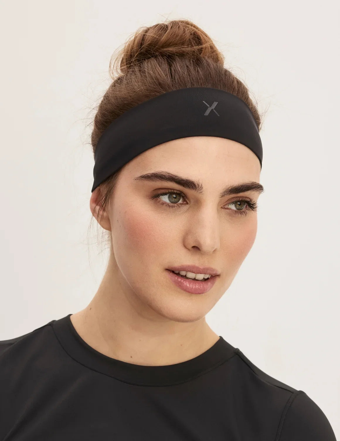 Front view of model highlighting the coverage and fit – Black – view 1 of 2