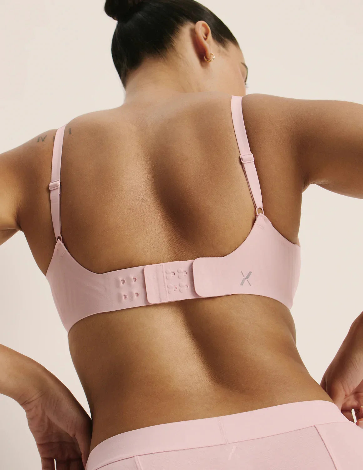 Back view of model wearing the 2-Hook Band Extender – Rose Water – view 2 of 9