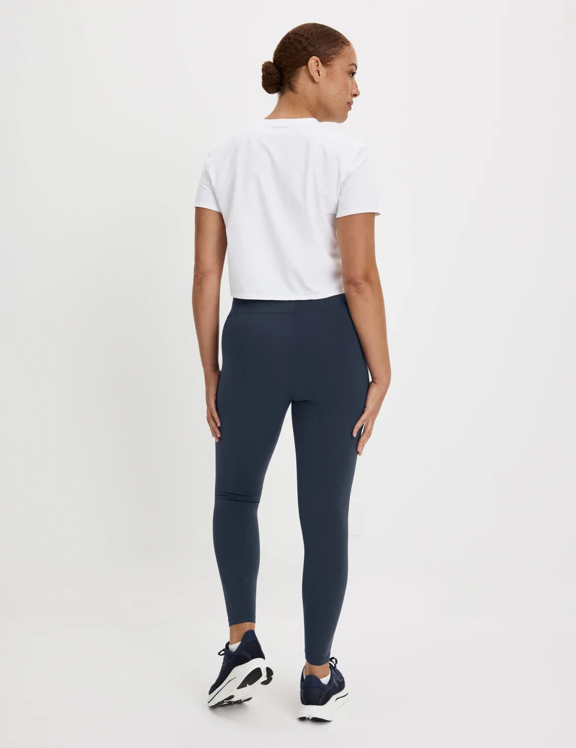 Back view of model wearing the CloudCut™ Legging highlighting the coverage and fit – Twilight Navy – view 10 of 14