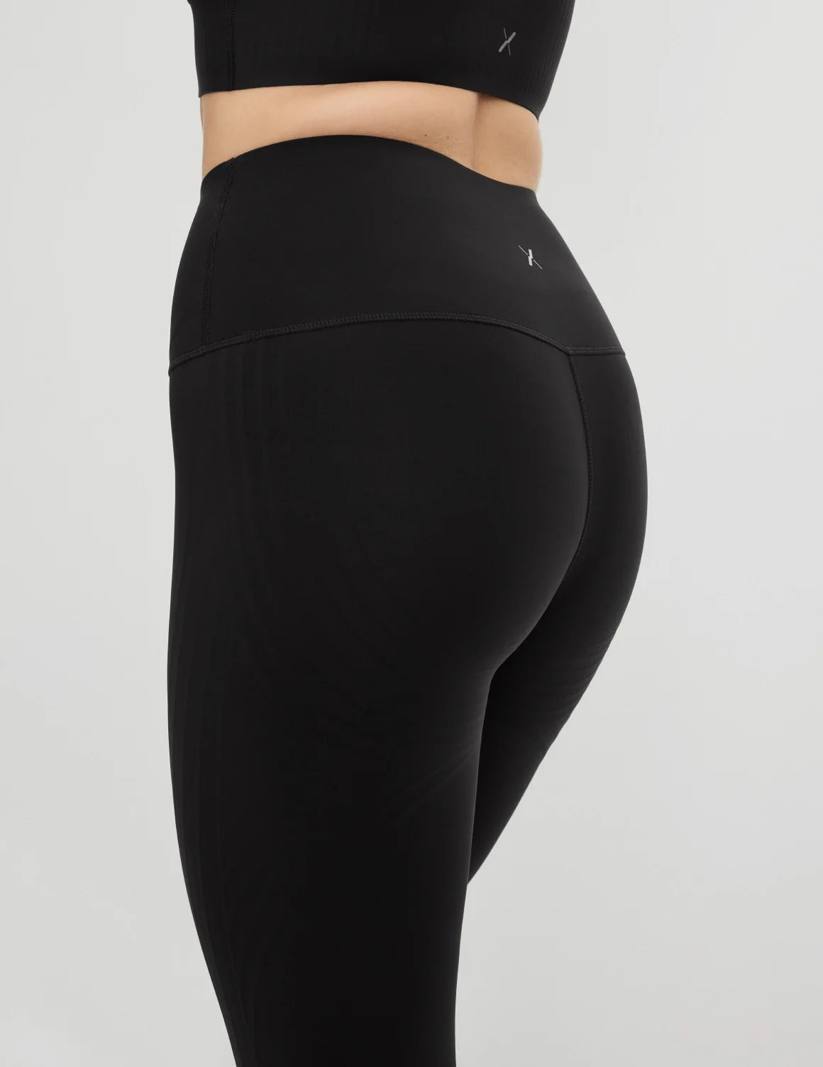 Front view of model highlighting the coverage and fit – Black – view 7 of 32