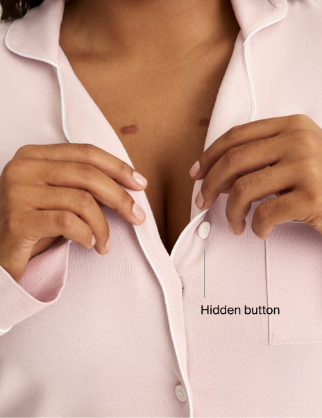 Close-up of hidden button detail for a supportive fit – Hush/White – view 11 of 20