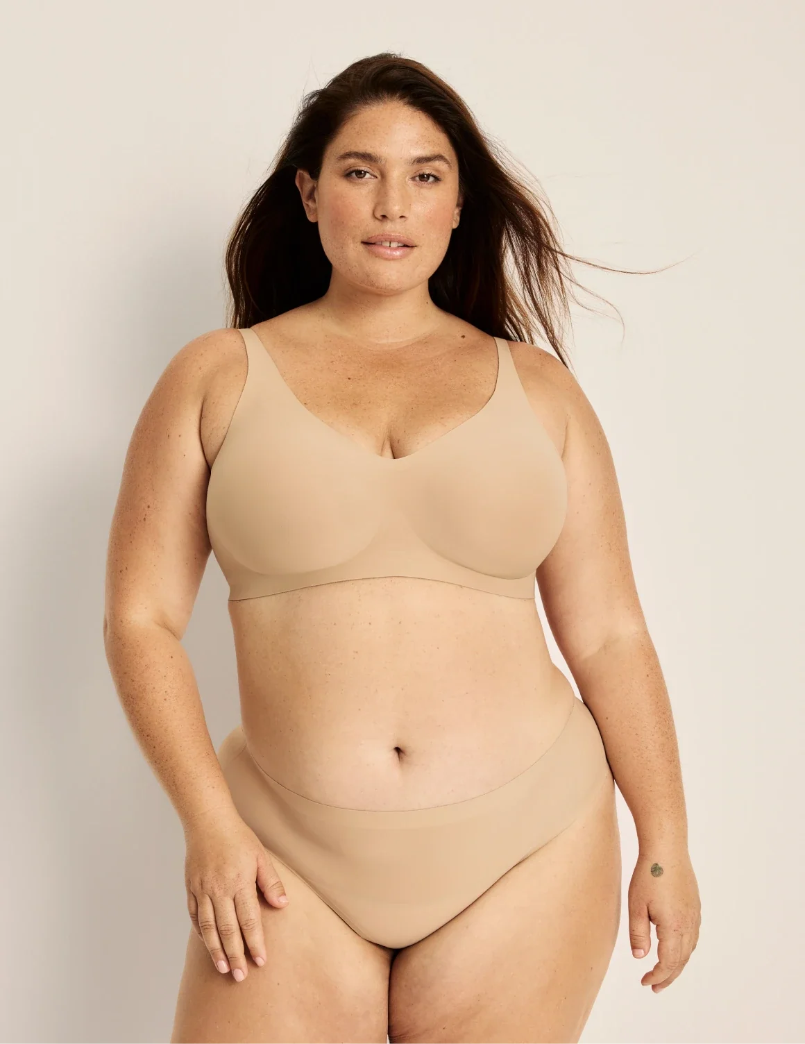 Full-body view of model wearing the Light Leakproof No-Show Thong highlighting the coverage and smooth fit – Warm Sand – view 8 of 9