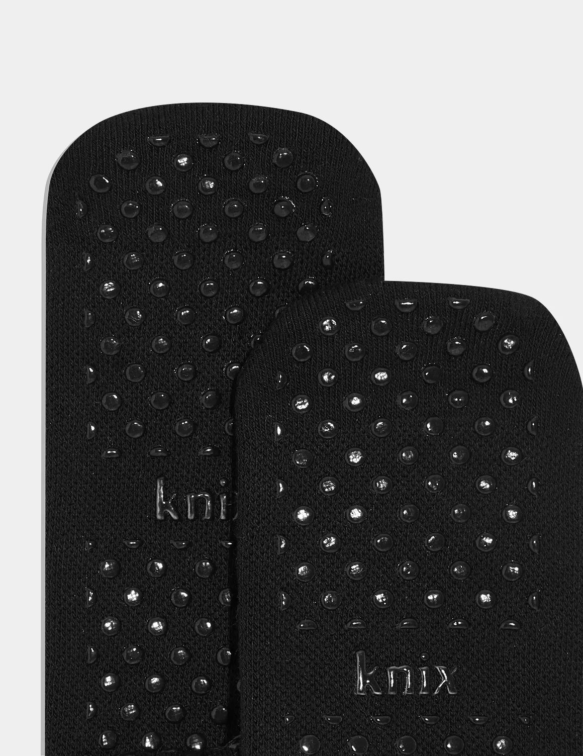 Front view of model highlighting the coverage and fit – Black – view 2 of 4
