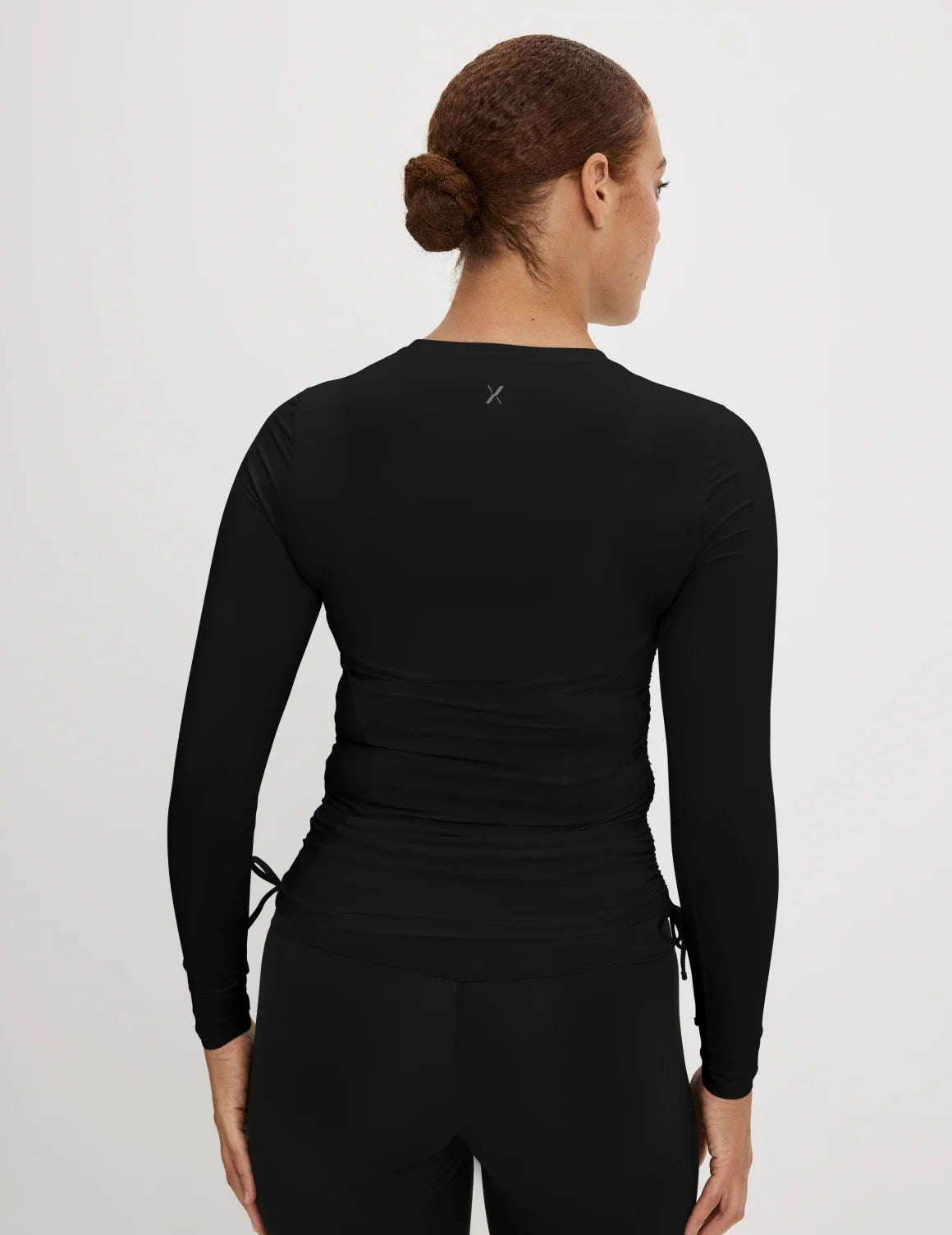 Front view of model highlighting the coverage and fit – Black – view 3 of 13