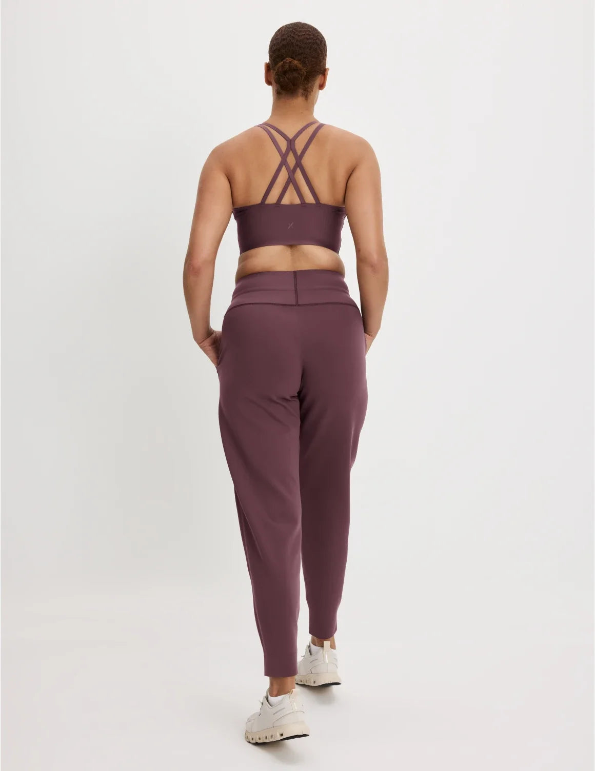 Back view of model wearing the CloudCut™ Jogger highlighting the coverage and fit – Dahlia – view 12 of 23