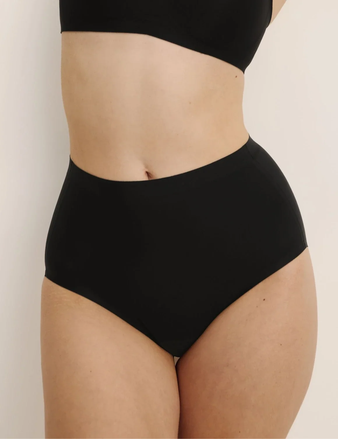 Front view of model wearing the Essential No-Show High Rise highlighting the coverage and smooth fit – Black – view 9 of 32