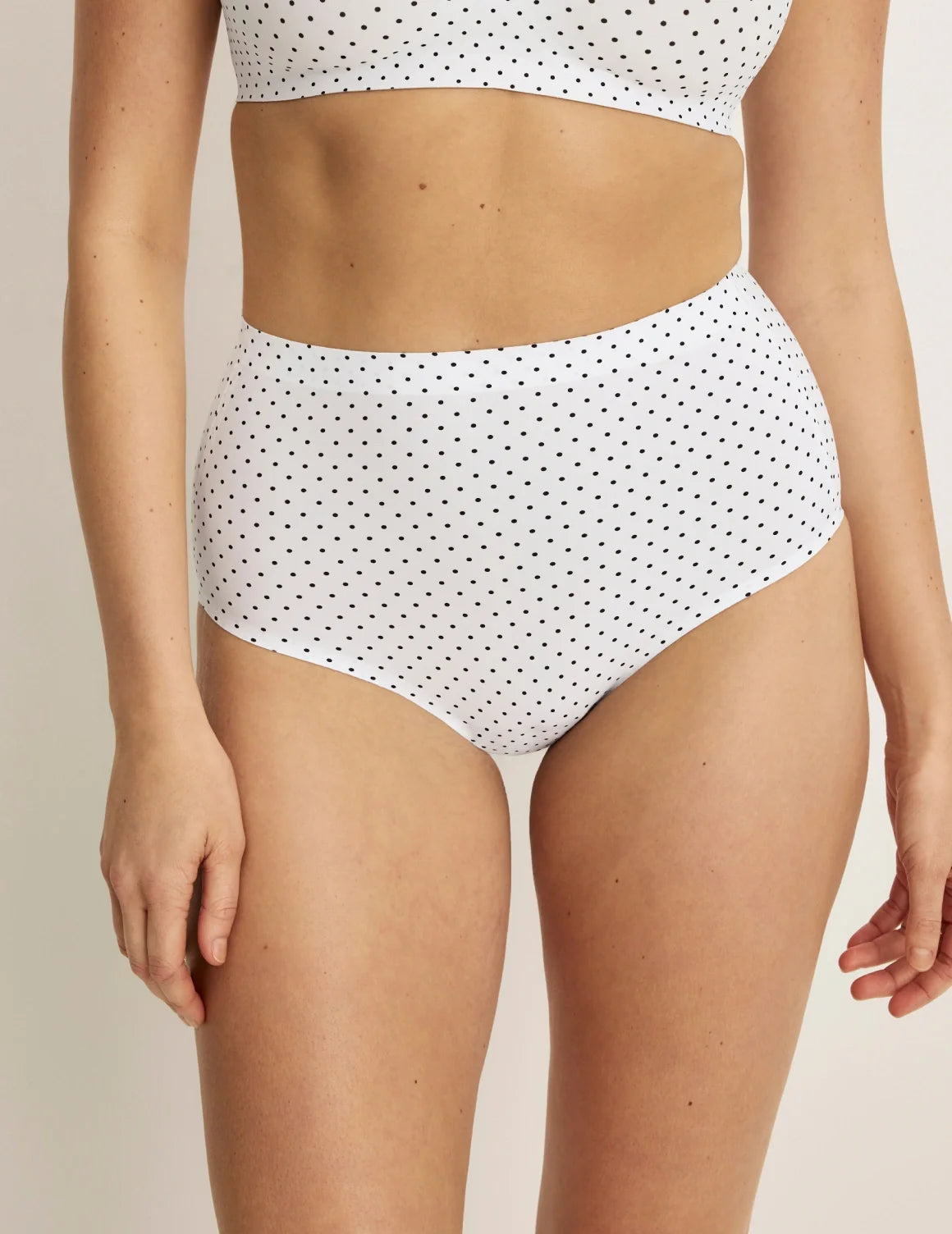 Front view of model wearing the Essential No-Show High Rise highlighting the coverage and smooth fit – White with Black Polka Dot – view 5 of 32