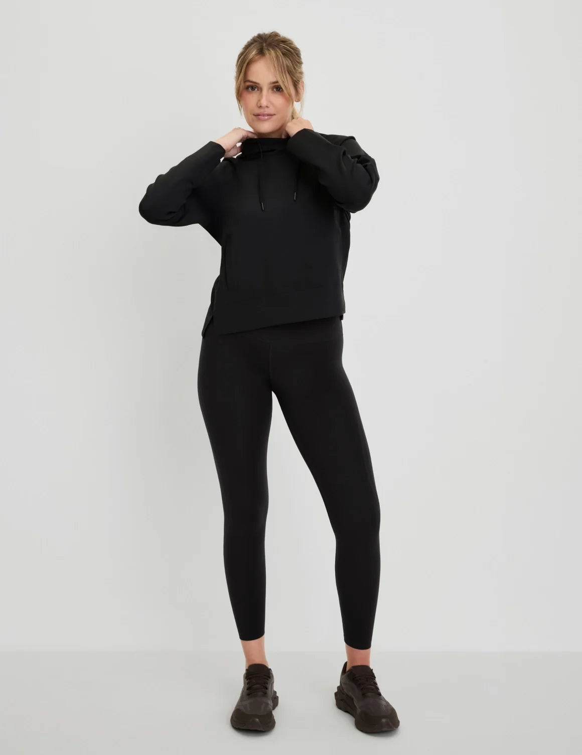 Front view of model highlighting the coverage and fit – Black – view 8 of 32